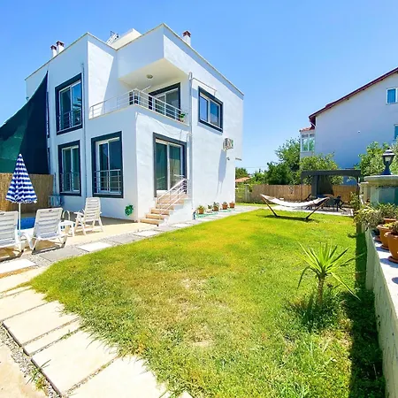 Airport Villa *